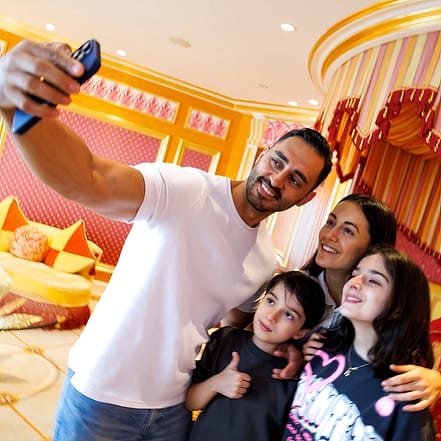 Inside Burj Al Arab Tour + Soft Beverage – Experiences JUZN.com Special Offers, Deals & Discounts